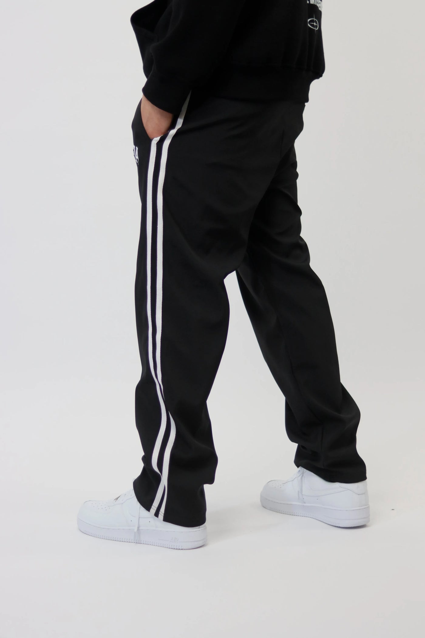 MAFIA LOOSE FIT STRIP JOGGER - BLACK